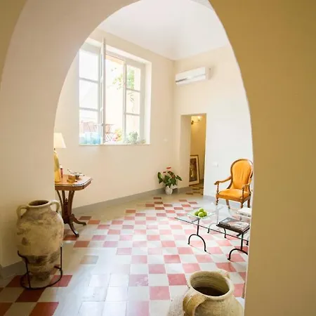 Frühstückspension Attico Taranto *