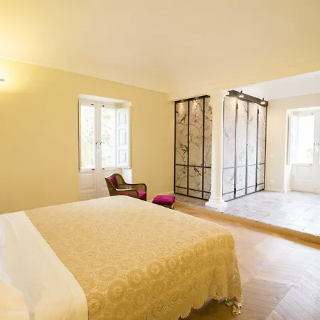 Alojamento de Acomodação e Pequeno-almoço Attico Taranto 4*