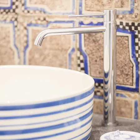 Alojamento de Acomodação e Pequeno-almoço Attico Taranto 4*